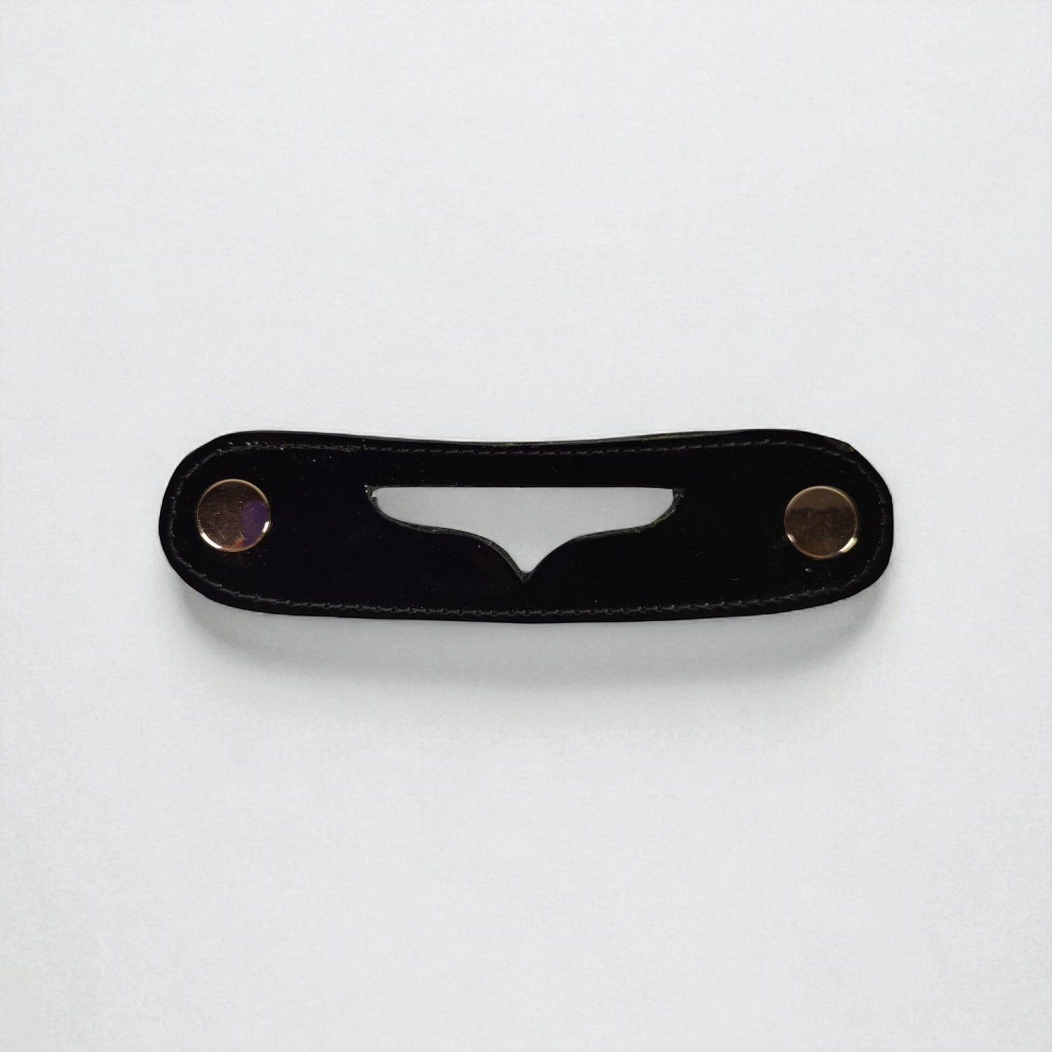 Detalle Antifaz cuero Charol negro