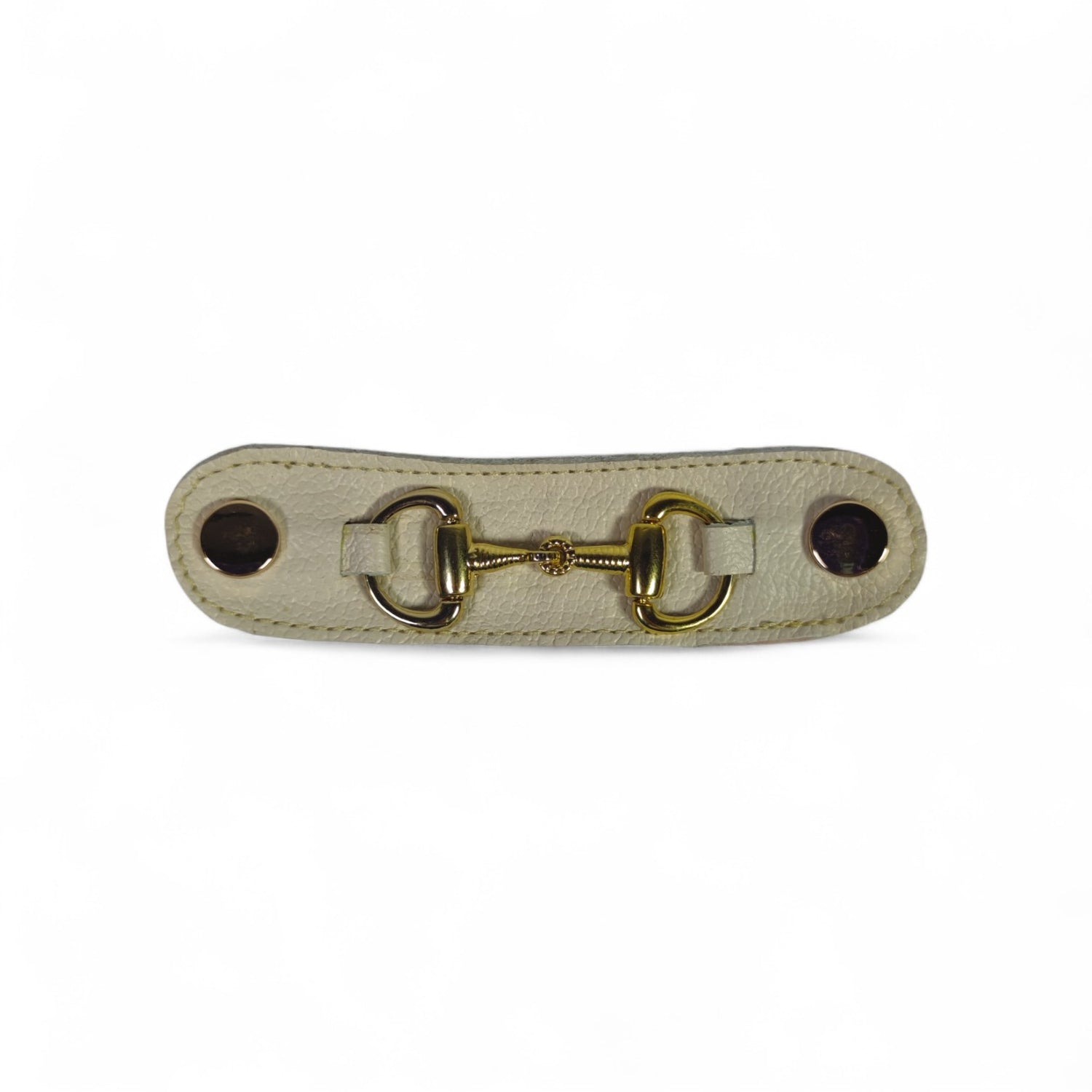 Detalle herraje clásico en cuero