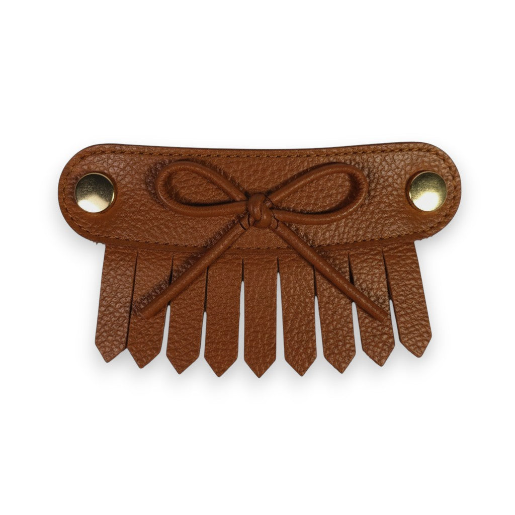 Detalle flecos con moño cuero