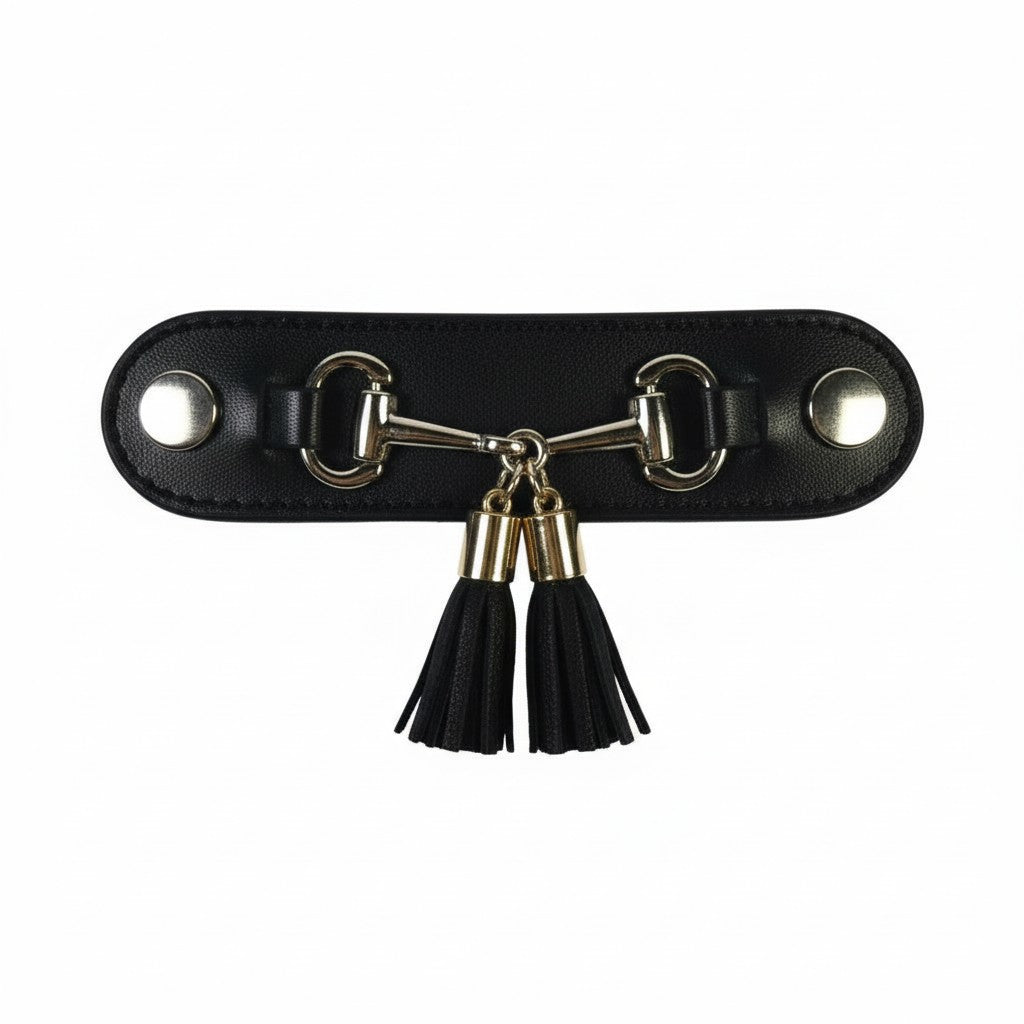 Detalle herraje con borlas cuero